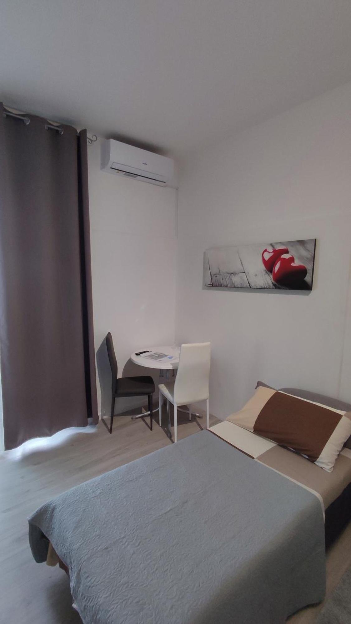 Nautica Tarello - Casa Ena Beb Bed & Breakfast วิเวโรเน ภายนอก รูปภาพ