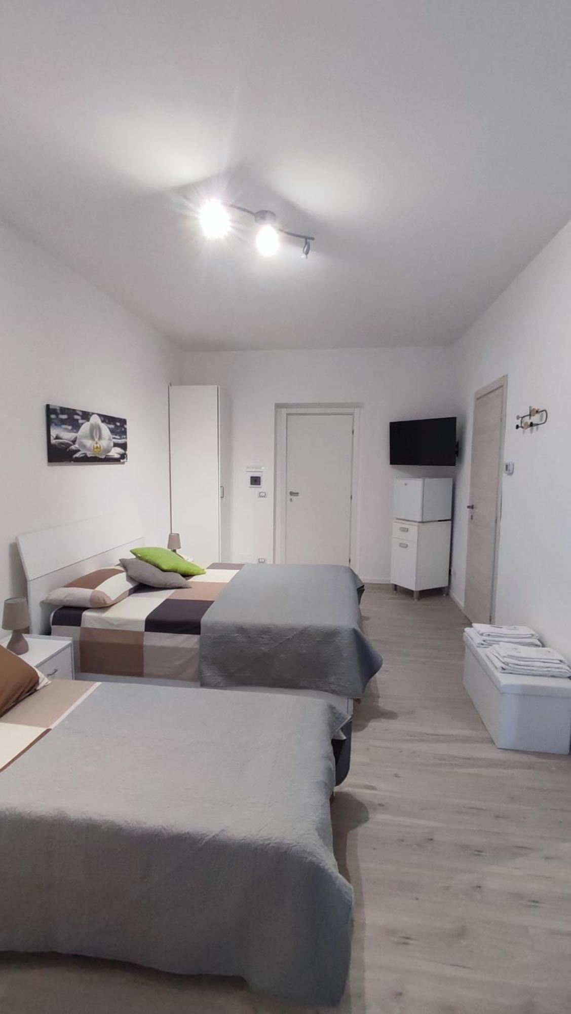 Nautica Tarello - Casa Ena Beb Bed & Breakfast วิเวโรเน ภายนอก รูปภาพ